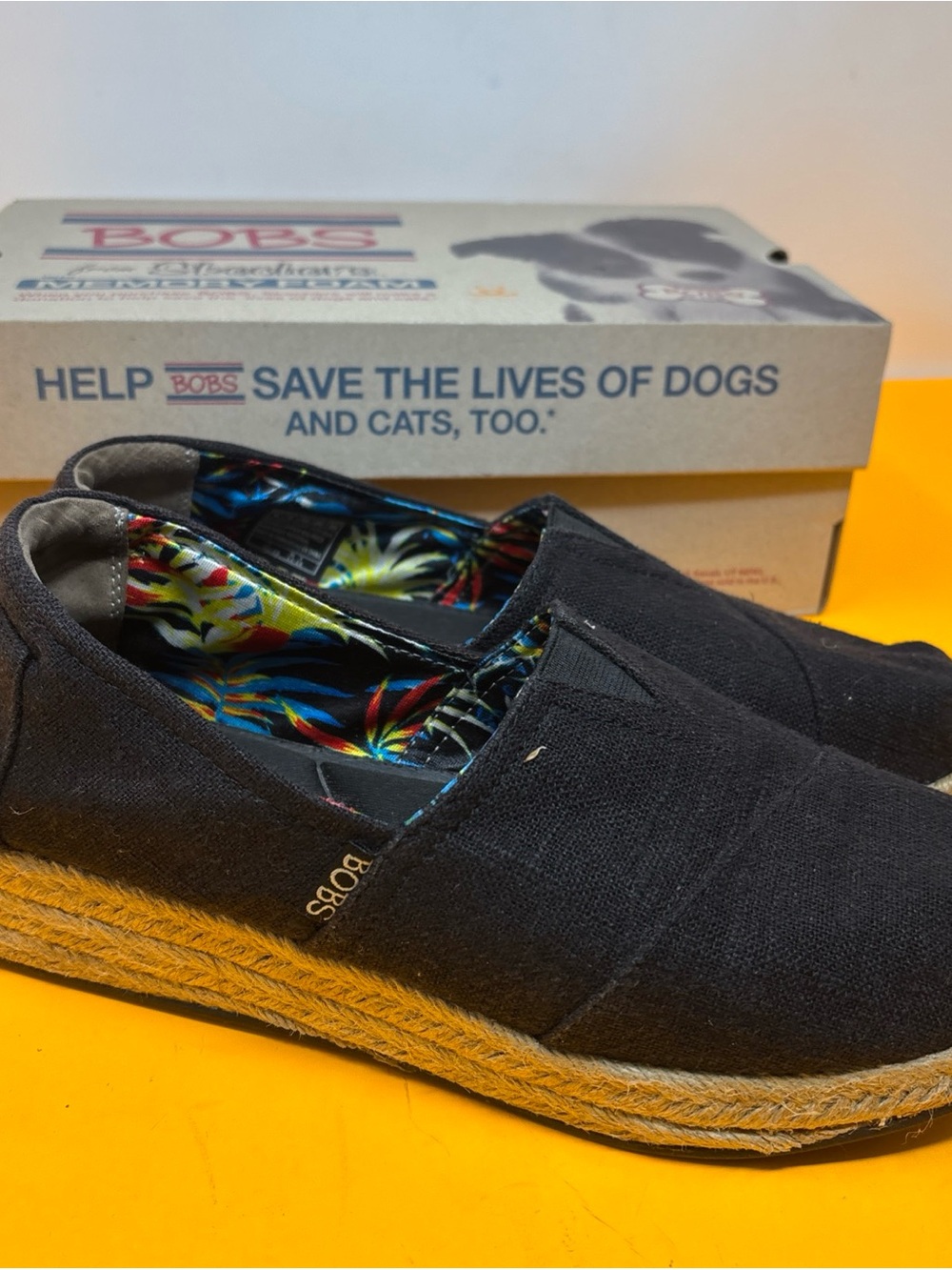 Sz 9 Skechers BOBS Black Canvas Slip-On Espadrille with Colorful Floral Lining - Picture 2 of 16